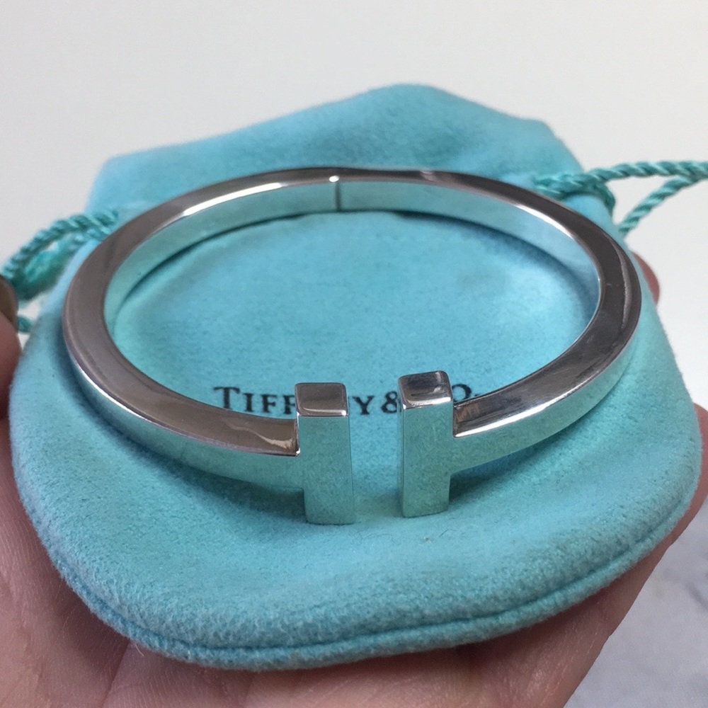 Tiffany & Co, Sterling Silver T bracelet.